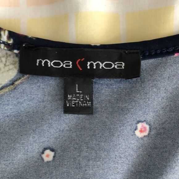 Moa Moa Floral Top size L Navy gently used - Picture 3 of 5